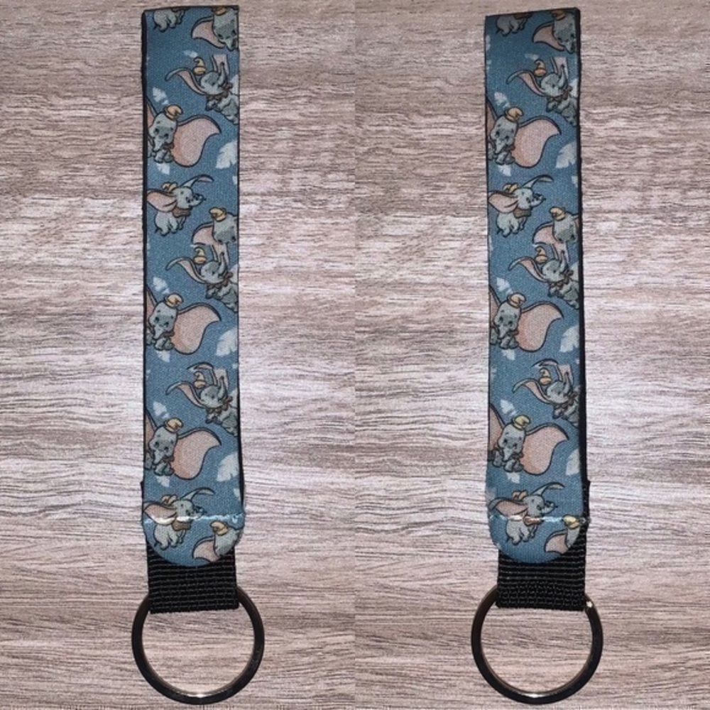 Disney blue dumbo wristlet/ lanyard new